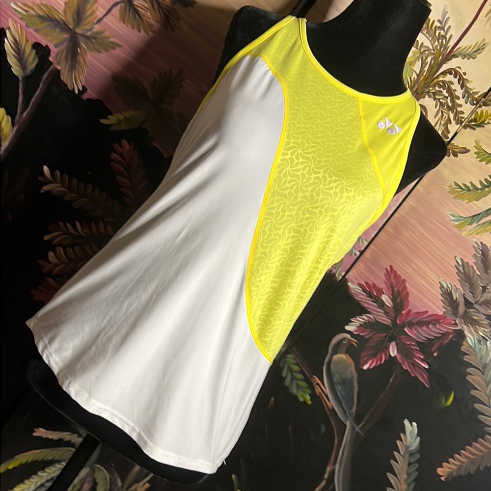 ⚡️🤍Electric yellow and white women’s Yonex tournament tennis tank🤍⚡️